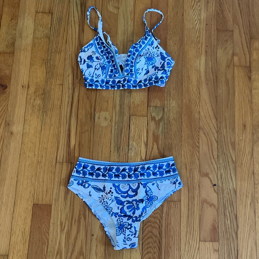 Blue and wight floral bikini set